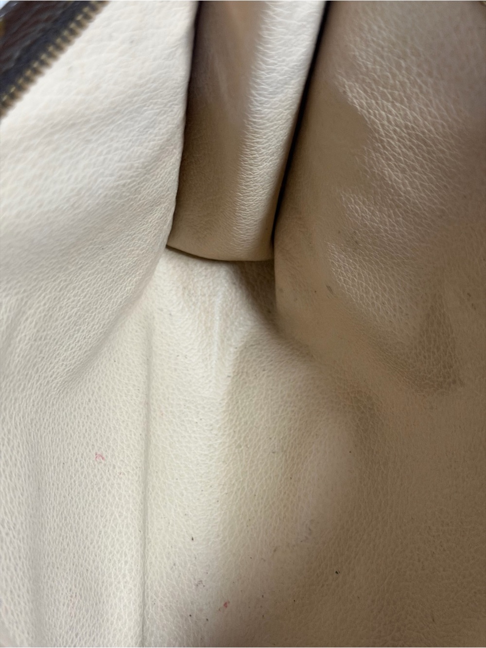 šLouis Vuitton Monogram Canvas Toiletry Pouch 26 - Picture 8 of 14